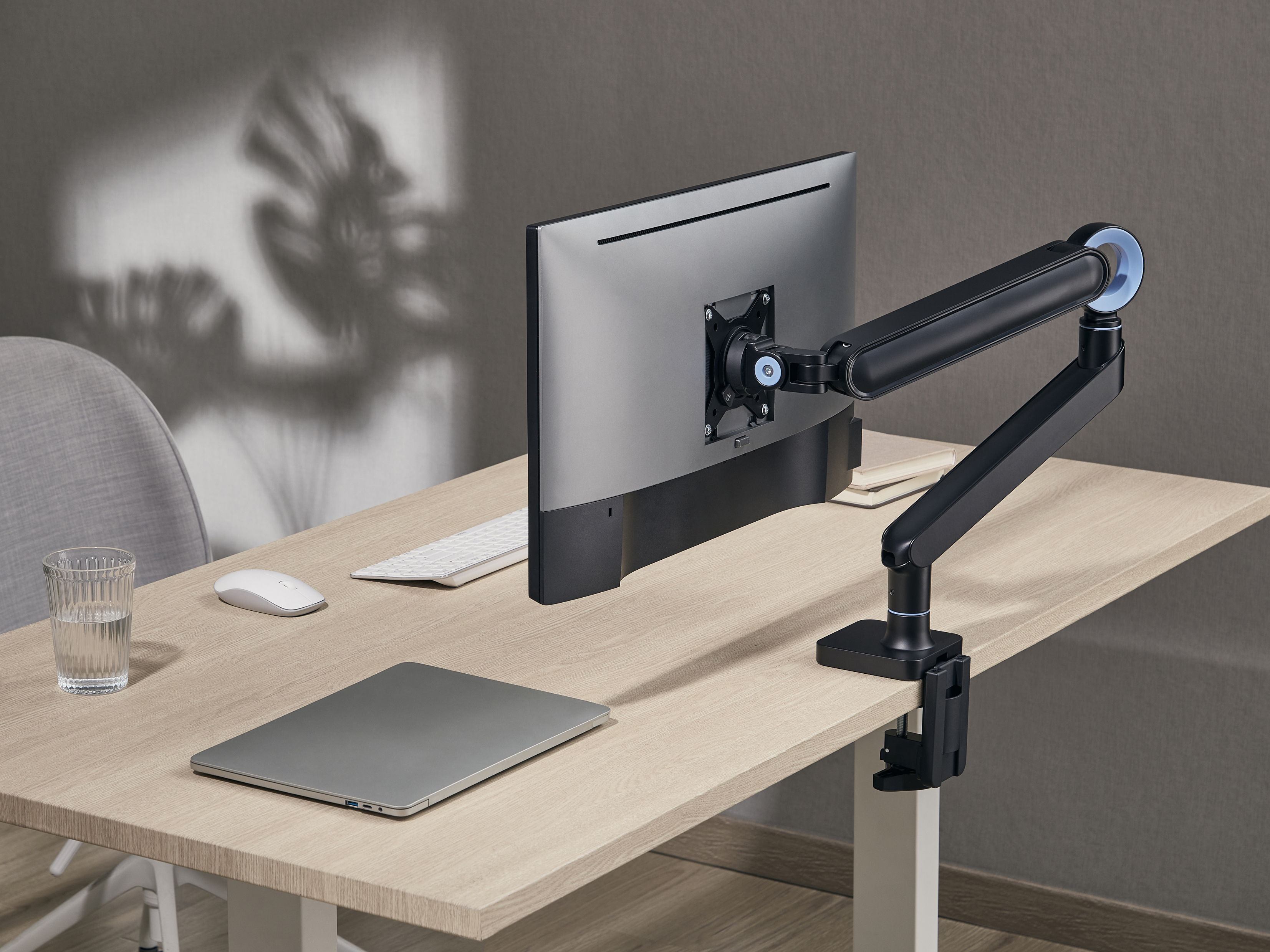 Equip Suporte de montagem de secretária para monitor Premium 17“-35”, preto — miniatura 7